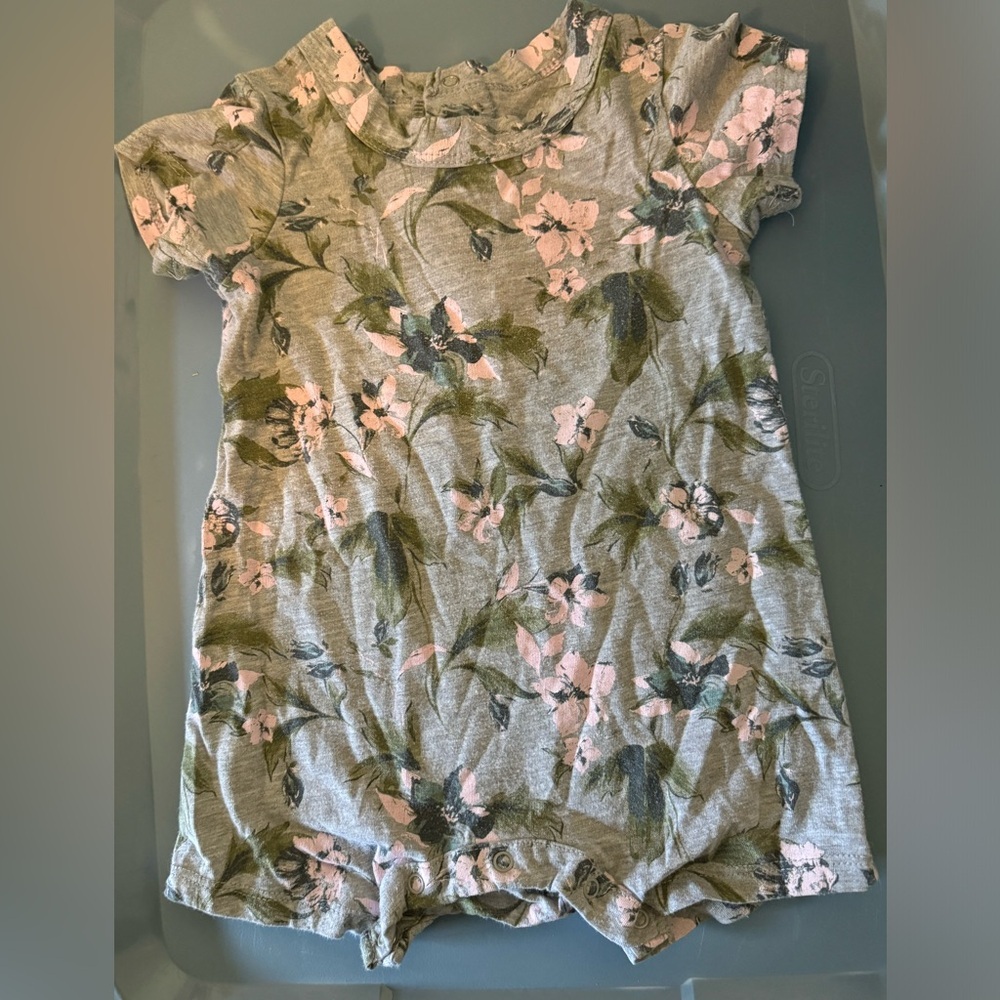 Grayson mini Baby girls grey floral short sleeve romper Size 6-9 months‎